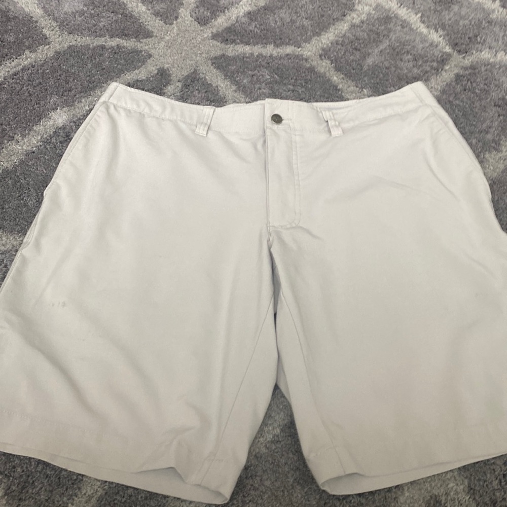 Khaki Callaway golf shorts- Size 36